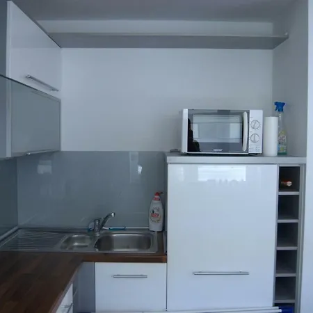 Aleksandra Apartment *